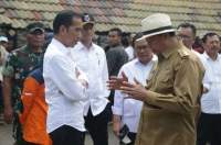 Tinjau Banjir Bandang Lebak, Jokowi: Permukiman Masyarakat Harus Segera Direlokasi