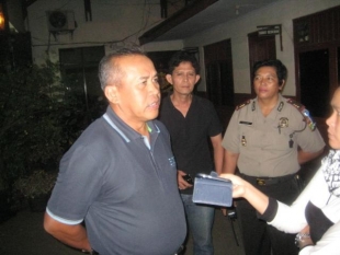 Kasat Reskrim AKBP Sutarmo,Kanit Reskrim AKP Nurjaya,dan Wakapolsek Batuceper saat di Polsek