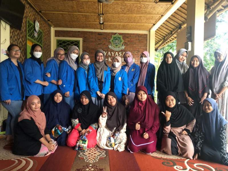 Mahasiswa Unpam Kenalkan Dasar Microsoft Office kepada Anak Yatim Piatu Al-Kamilah Depok