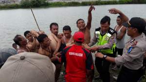 Korban tewas di Panongan saat dievakuasi tim SAR Polsek Panongan.