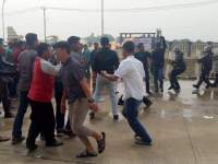 Massa Aksi Anarkis dan brutal, Personel Gabungan Polres Serang Berhasil Pukul Mundur Massa