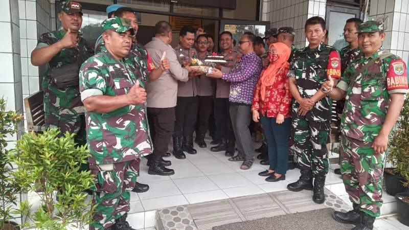 Berikan Kejutan Pada HUT Bhayangkara, Koramil Sepatan Serbu Polsek Pakuhaji