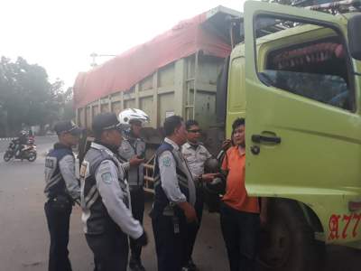 Tak Lengkapi Surat dan Langgar Perbup, Truk Tanah Milik PT Haemes Tidak Ditilang