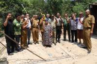 Peletakan Batu Pertama Bedah Rumah di Cileles dihadiri Kadis Perkim