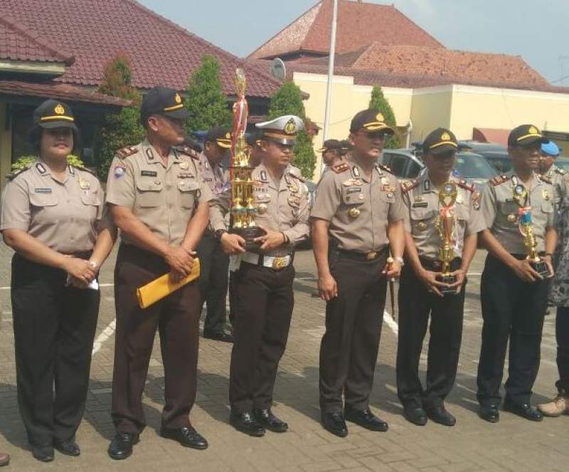 Juara lomba inovasi Mobil Electronic Public Address Polresta Tangerang.