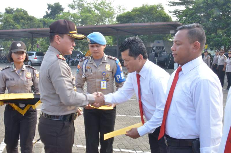 Ungkap Judi Pilkades, Tujuh Anggota Polresta Diberikan Penghargaan