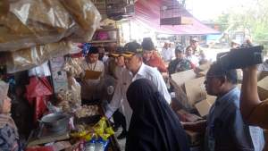 Cek Harga Bahan Pokok, PJ Bupati Tangerang Sidak Pasar Sentiong