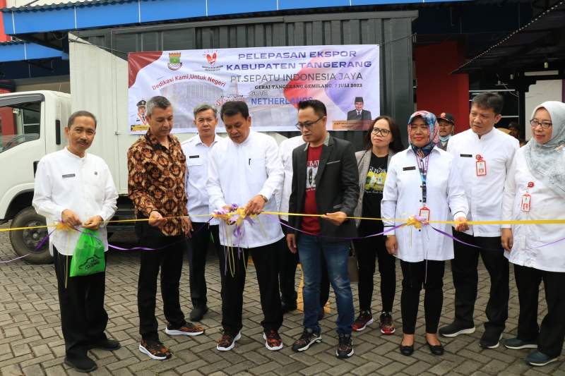 Sekda Lepas Ekspor 300 Pasang Sepatu Sebatik Ke Belanda