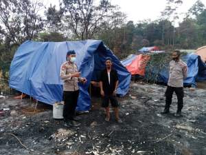 Polda Banten Berikan Bantuan Bagi Korban Kebakaran Di Suku Baduy