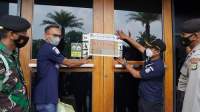 Satpol PP Kabupaten Tangerang Segel 3 Outlet Holywings