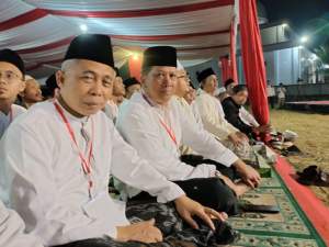 Pj Bupati Tangerang Andi Ony Prihartono bersama Direktur Pendidikan Agama Islam ( PAI) Kemenag RI saat menghadiri Haul Abuya Amin ayahanda Wapres RI KH Maruf Amin