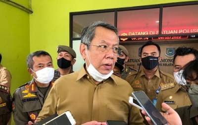 Walikota Tangerang Selatan, Benyamin Davnie saat Diwawancarai