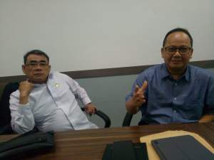Sukarya dan Sekretaris DPD Golkar Tangsel, Abdul Rasyid.