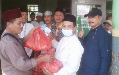 Hindari Kerumunan, Posko Kawasan Industri Akong Berbagi Santunan Secara Door to Door