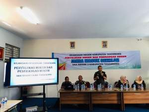 Kejari Kabupaten Tangerang Sosialisaaikan Aturan di SMA 3 Curug