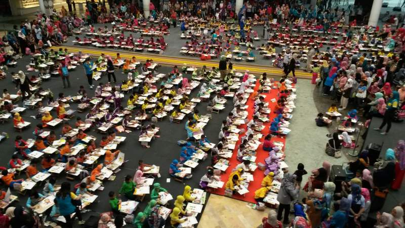 Lomba mewarnai anak TK Pascola tingkat nasional di Mal Bale Kota, Kota Tangerang.