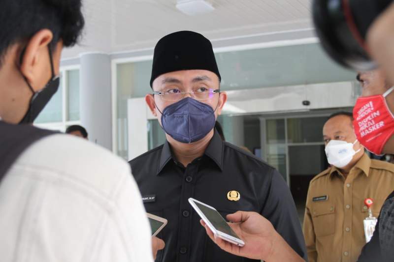 Carita Dilanda Banjir, Wagub Banten : Masyarakat Ikuti Arahan yang Berwenang