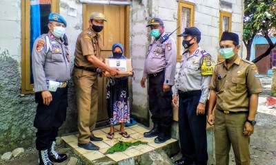 Polsek Sepatan Salurkan Bantuan Paket Sembako Kepada Warga Lansia