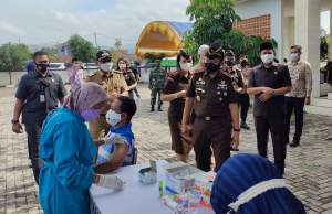 Wakajati Banten Klaim Vaksinasi di Kejari Cilegon Terbesar di Indonesia