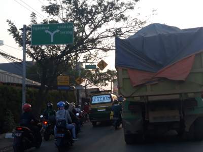 Beroperasi Di Siang Hari, Dua Galian Tanah Di Cikupa Dikeluhkan Warga
