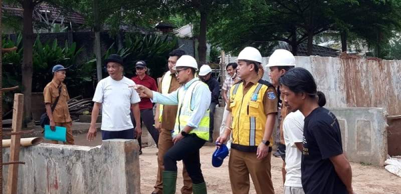 Wakil Walikota Tangsel Tinjau Proyek Pelebaran Kali Cibenda