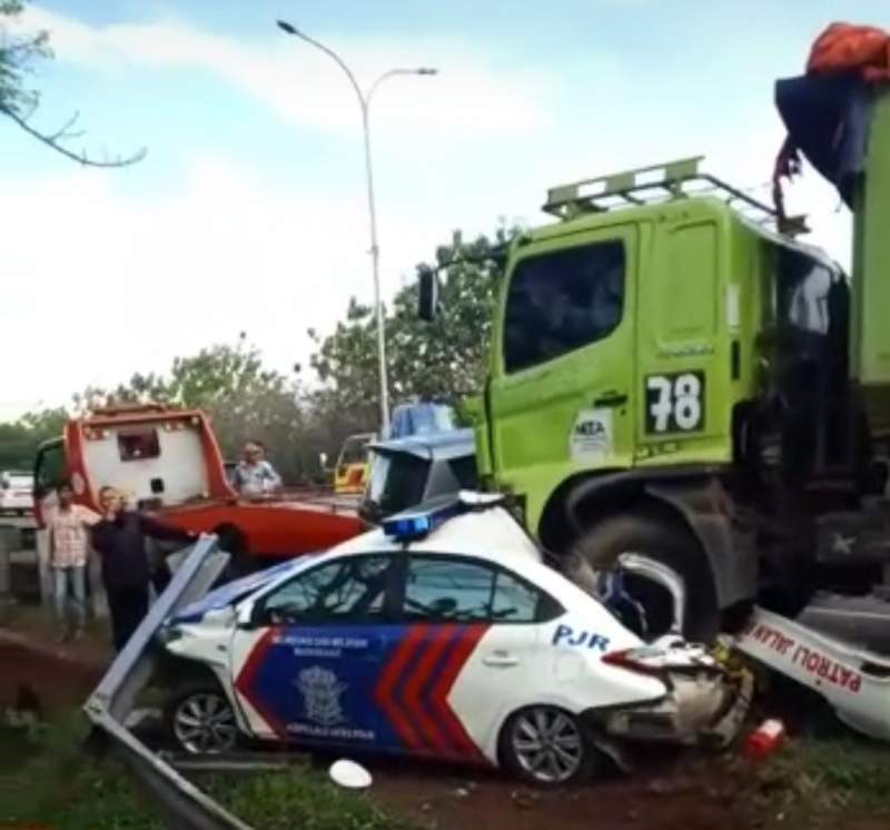 Enam Orang Jadi Korban Lakalantas di Jalan Tol Jakarta - Merak