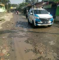 Jalan rusak di Sepatan Timur
