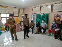 Polsek Pasar Kemis  dan Puskesmas Sindang Jaya Giatkan Vaksin Masuk Desa