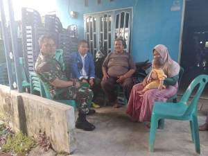 Danlanal Berikan Tali Asih kepada Keluarga Almarhum Wartawan Mitra Lanal TBA