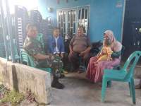 Danlanal Berikan Tali Asih kepada Keluarga Almarhum Wartawan Mitra Lanal TBA