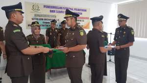 Kejari Tangsel Gelar Pengambilan Sumpah Pelantikan dan Sertijab Kasi Intel Kasipidum dan Kasidatun