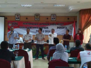 KPU Banten Serahkan Hasil Audit Dana Kampeye Ke Parpol