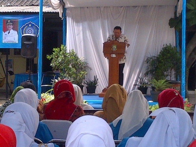 Camat Cipondoh saat memberikan penjelasan dan sambutan dalam pembinaan P2WKSS