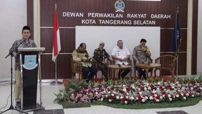 Ketua KPU Kota Tangsel, Taufiq MZ berikan sambutan dalam rapat koordinasi persiapan kampanye damai bersama Wali Kota, Kapolres, Kajari, Bawaslu dan pimpinan partai politik di Kota Tangsel.