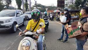 Cegah Corona, Pokja Wartawan Harian Kabupaten Tangerang Bagikan Masker Dan Takjil