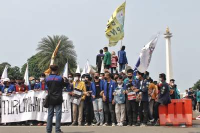 Aliansi Badan Eksekutif Mahasiswa Seluruh Indonesia (BEM SI) saat melakukan orasi. (aip) 
