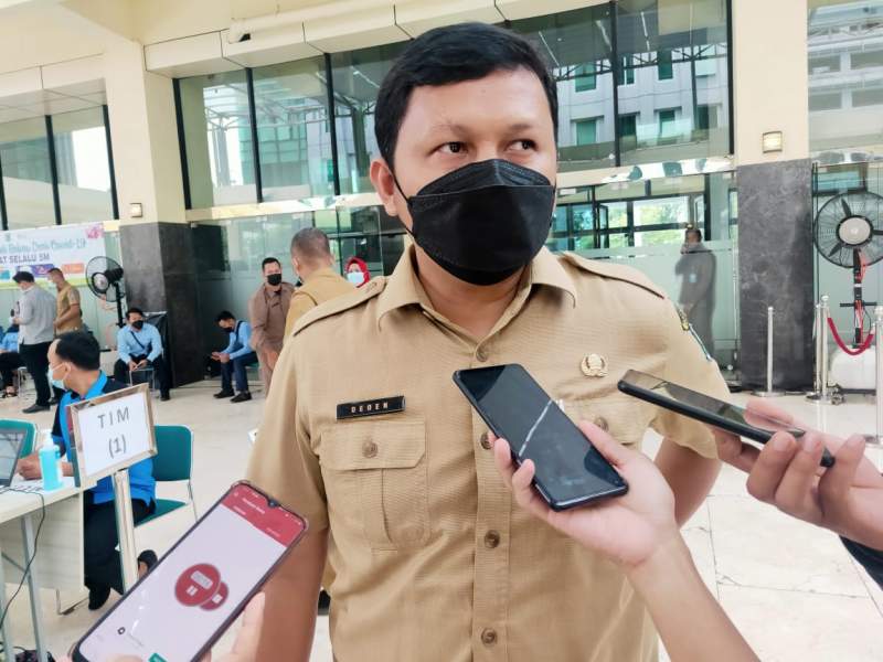 Deden Deni selaku Kepala Dinas Koperasi dan UMKM Tangerang Selatan .