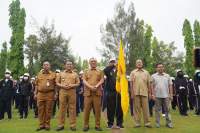 Walikota Cilegon Helldy Agustian saat melepas Atlet dan Pelatih Popda kontingen Kota Cilegon