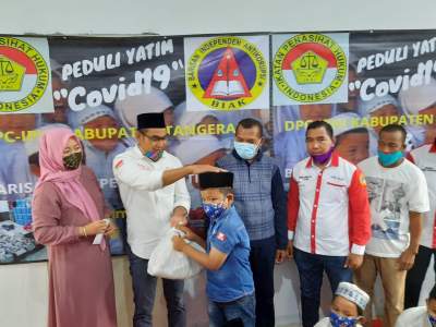 LSM BIAK dan DPC - IPHI Santuni 250 Anak Yatim