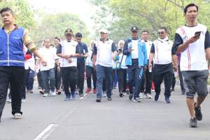 Hari Perhubungan Nasional Diperingati dengan Jalan Sehat