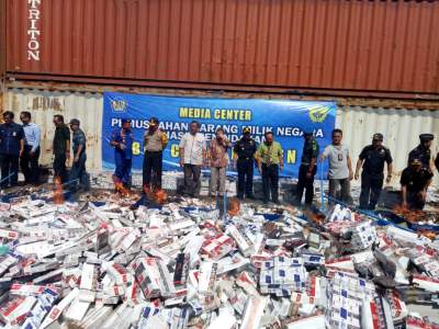 Bea Cukai Merak Musnahkan Batang Rokok dan Miras ilegal
