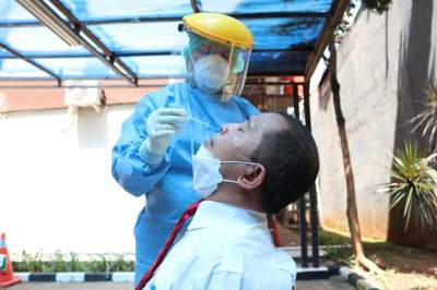 PTM Terbatas Kapasitas 100 Persen, 1300 Tenaga Pendidik di Swab PCR