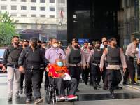 Gubernur Papua nonaktif Lukas Enembe saat hadir jumpa pers KPK di RSPAD Gatot Soebroto, Jakarta, beberapa waktu lalu.