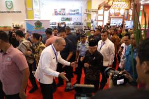 Pemkab Tangerang Perkenalkan Tas dari Kulit Buaya dan Sepatu Batik di Expo APKASI 2023