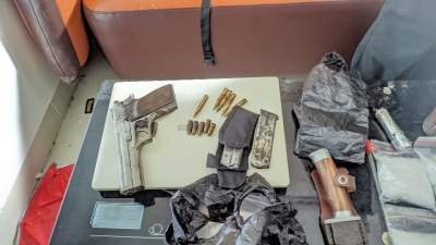 Polisi Temukan Senpi hingga Bom Molotov di Pabrik Pembuatan Narkoba
