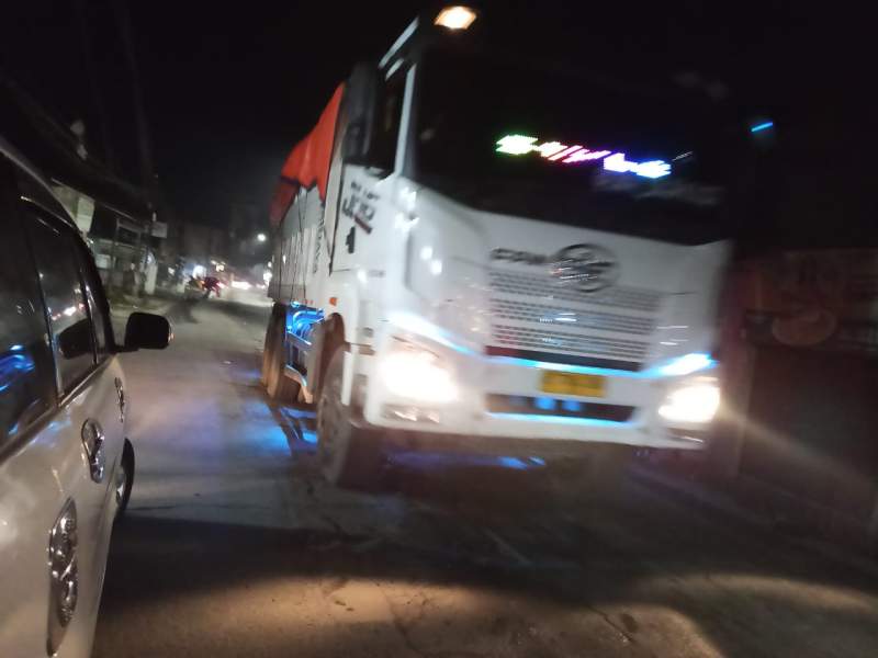 Akibat Truk Tanah Dari Maja, Jalan Raya Cisoka Balaraja Hancur