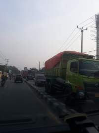 Dilalui Truk Tanah Dari Galian Tanah Maja, Jalan Solear - Cisoka Mulai Rusak