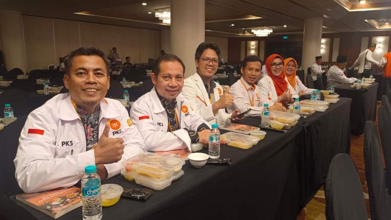 Ketua Fraksi PKS DPRD Kota Tangsel, Ali Rahmat bersama Anggota fraksi PKS lainnya saat mengikuti Bimtek di Jakarta.