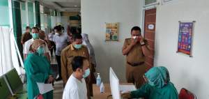 Pastikan Sesuai Aplikasi, Syafrudin Tinjau Pelaksanaan Vaksinasi di RSUD Kota Serang