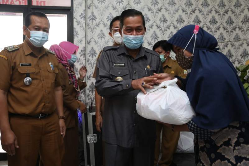 Pemkot Serang Gulirkan 4 Ribu Paket Sembako untuk Enam Kecamatan
